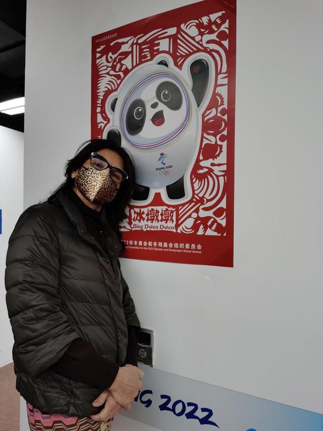 一场严重的车祸，让见习差人闵秀儿（金荷娜 饰）身负重伤，双目掉明。她不但是以掉往做差人的机遇，也与最亲的弟弟阴阳两隔。许是视觉器官的掉灵刺激了其他器官的活跃，加上周密的思惟和判定力，秀儿可以或许发觉多很多正凡人轻忽的细节。在一次暴雨夜归程中，她自以为打上一辆榜样出租车。谁知司机欲行不轨，两相推搡之时更产生车祸撞到一个路人。秀儿终究逃走，并向警方报案，终究只有其貌不扬的赵警官相信她的判定力，因而和她一同查询拜访闯祸者。另外一方面，时尚青年基夔（俞承浩 饰）宣称曾目击车祸进程，可是他的陈说与秀儿多有分歧，天然不被赵警官采信。但是，秀儿和基夔早已成为凶手意图灭口的对象，他们的生命危在朝夕……